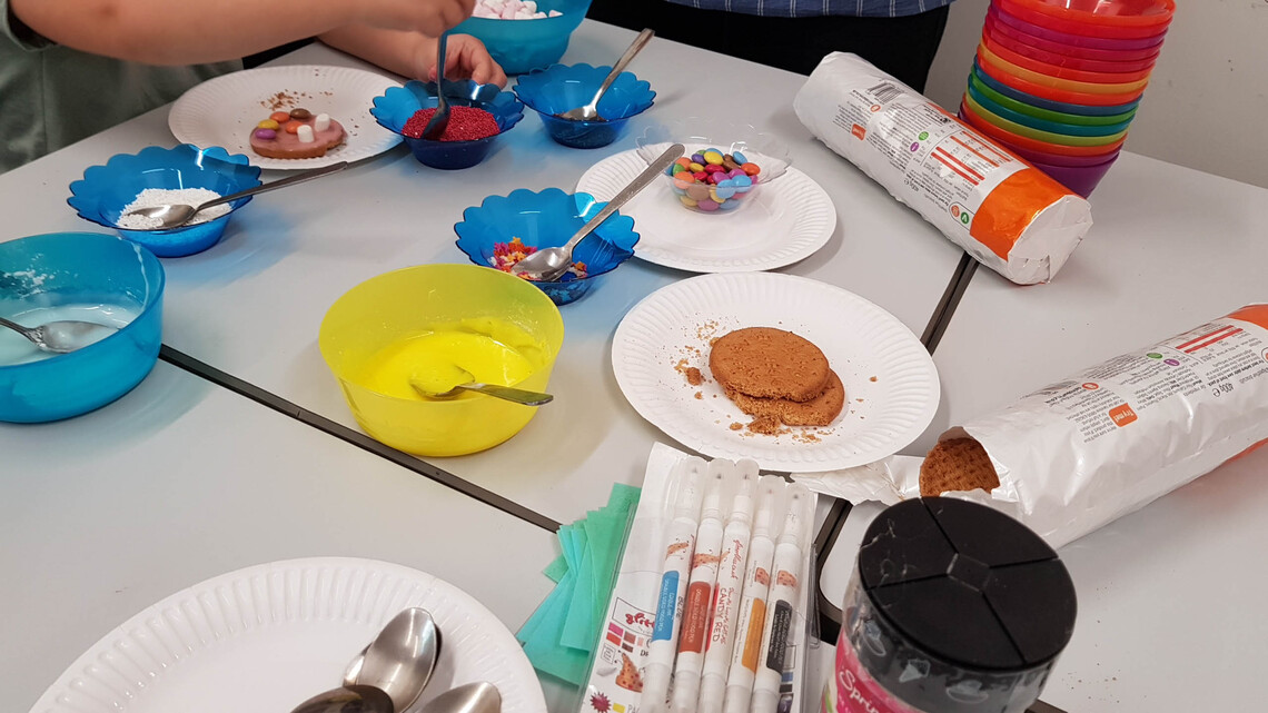 Biscuit Decorating