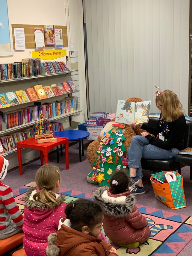 Christmas 2021 - Storytime with Julie