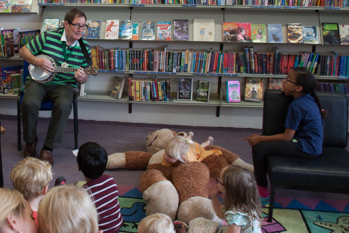 George Crawford Entertaining Kids